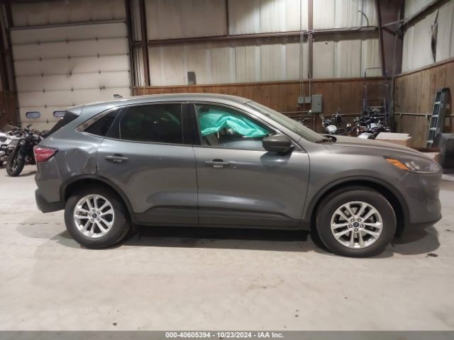 1FMCU9G63NUA17516 Ford ESCAPE SE