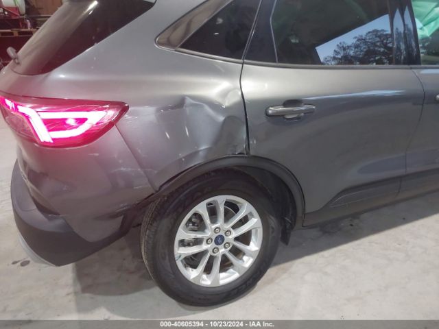 1FMCU9G63NUA17516 Ford ESCAPE SE