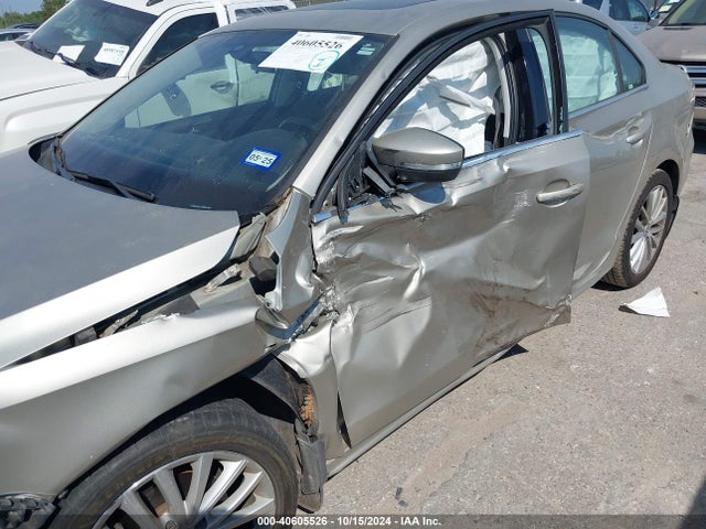 3VWL07AJ7GM318005 Volkswagen Jetta 1.8t Sel