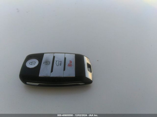 KNDCB3LC0H5055156 KIA NIRO LX
