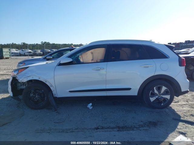 KNDCB3LC0H5055156 KIA NIRO LX