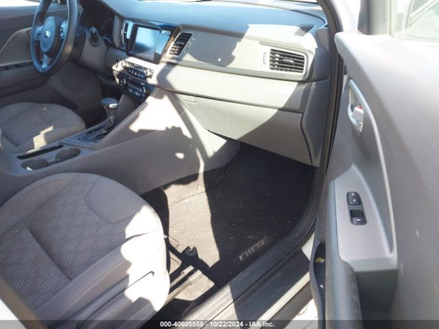 KNDCB3LC0H5055156 KIA NIRO LX