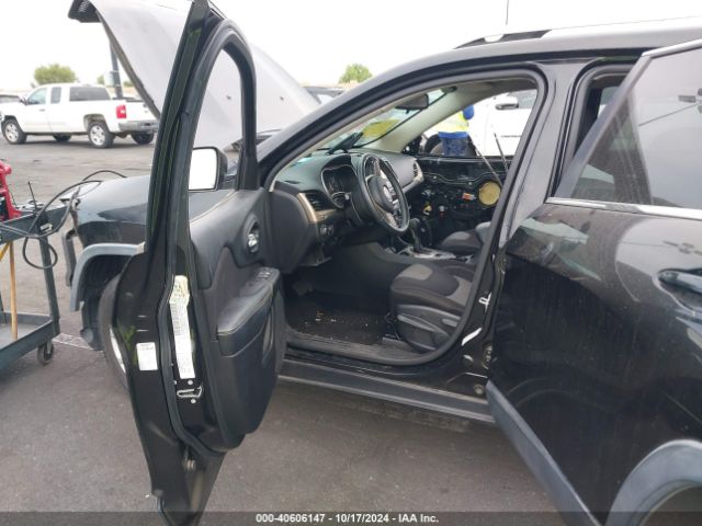 1C4PJLCB4EW225553 Jeep Cherokee Latitude