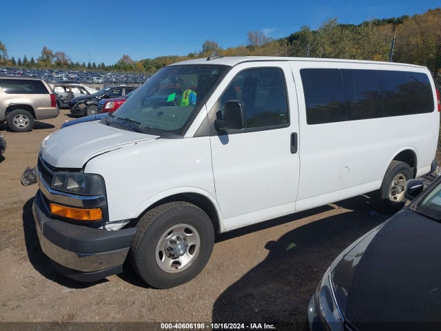 1GAWGFFGXJ1245308 Chevrolet Express 2500 Lt