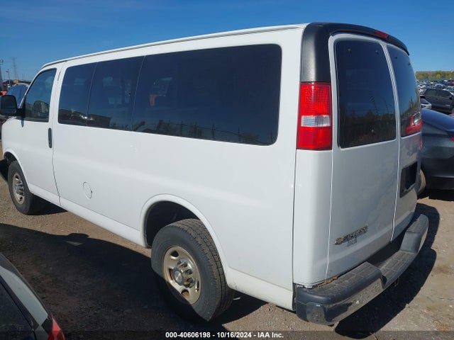 1GAWGFFGXJ1245308 Chevrolet Express 2500 Lt