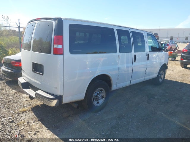 1GAWGFFGXJ1245308 Chevrolet Express 2500 Lt