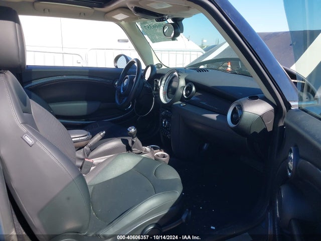 2011 MINI COOPER S WMWSV3C53BTY22471 Photo 4