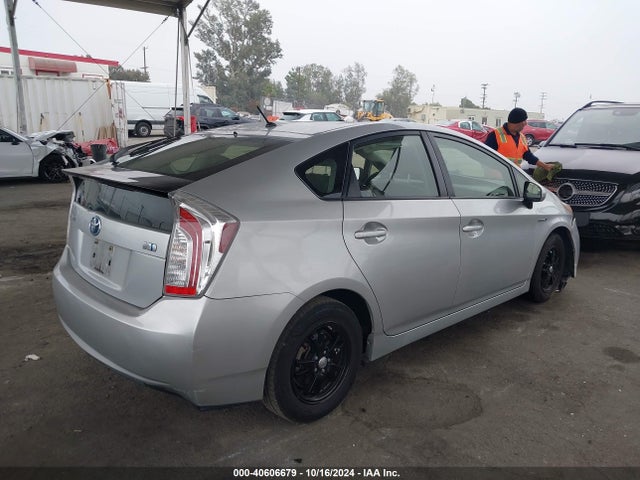Toyota Prius Two 2015 JTDKN3DU8F1879274 Image 4