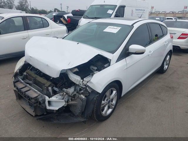 Ford FOCUS SE 2014 1FADP3K25EL260824 Image 2