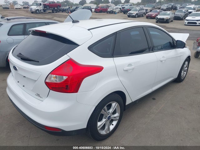 Ford FOCUS SE 2014 1FADP3K25EL260824 Image 4