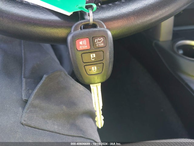Toyota Rav4 Xle 2017 JTMWFREV8HJ112732 Image 11