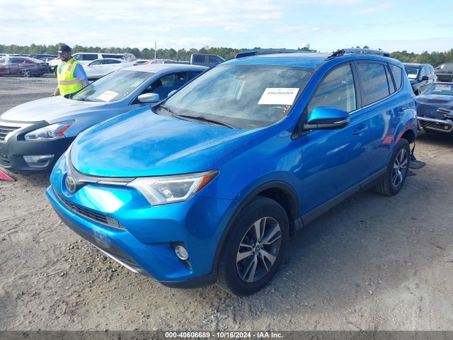 Toyota Rav4 Xle 2017 JTMWFREV8HJ112732 Image 2