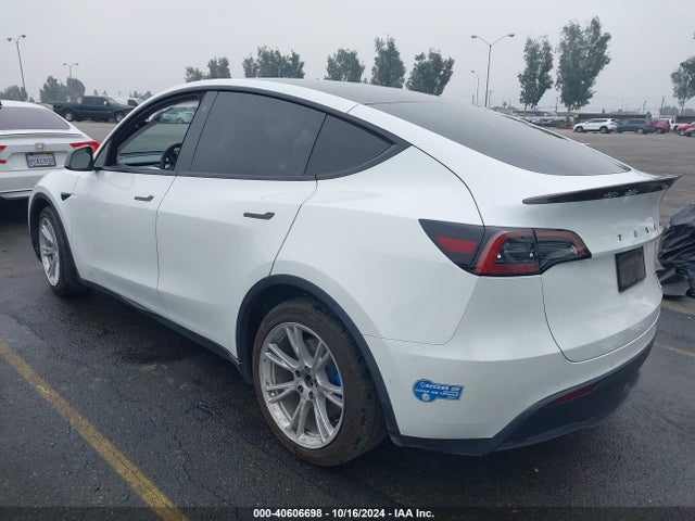 2021 TESLA MODEL Y 5YJYGAEE3MF275670 Photo 2