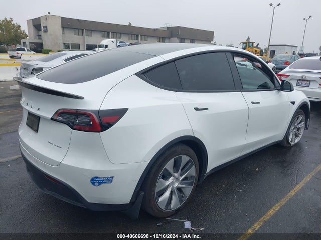 2021 TESLA MODEL Y 5YJYGAEE3MF275670 Photo 3