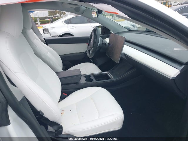 2021 TESLA MODEL Y 5YJYGAEE3MF275670 Photo 4