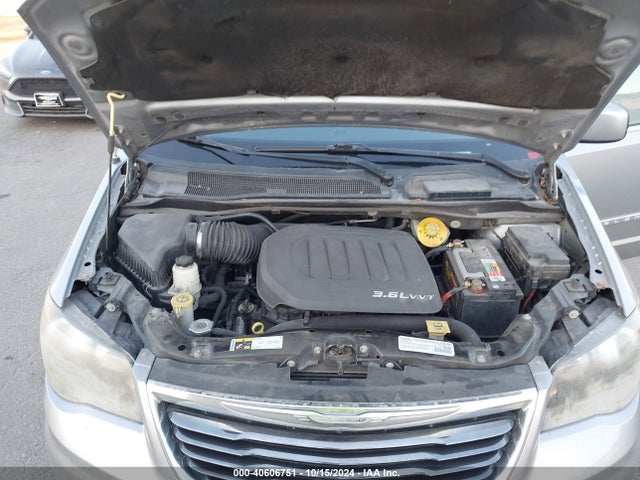 2C4RC1HG0ER251975 Chrysler Town & Country S