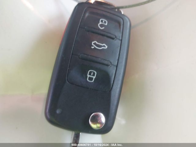 2017 VOLKSWAGEN TIGUAN WVGTV7AX0HK006685 Photo 10