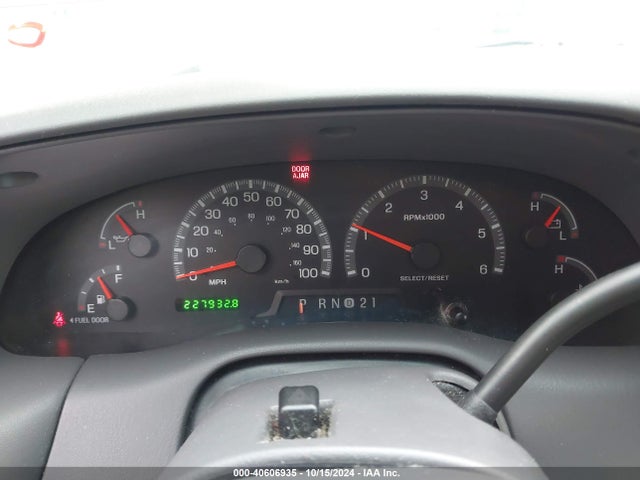 2001 Ford F-150 Lariat/xl/xlt მანქანა იყიდება აუქციონზე, vin: 2FTRX18L81CA04363, აუქციონის ნომერი: 40606935
