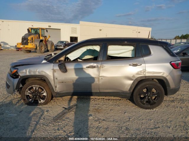3C4NJCBB3JT305029 Jeep Compass Altitude Fwd