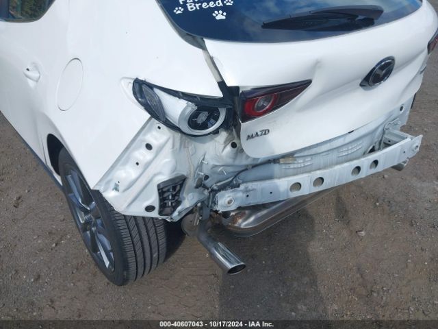 JM1BPAKM3P1601630 Mazda Mazda3 2.5 S Select