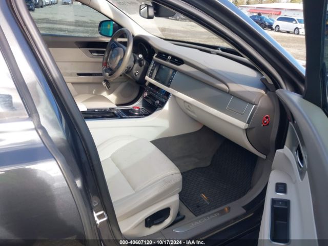 SAJBD4BV7HCY33657 Jaguar Xf 35t Premium