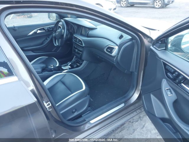 SJKCH5CP5JA045228 Infiniti Qx30 Sport