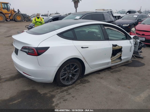 2022 TESLA MODEL 3 5YJ3E1EA8NF332332 Photo 3