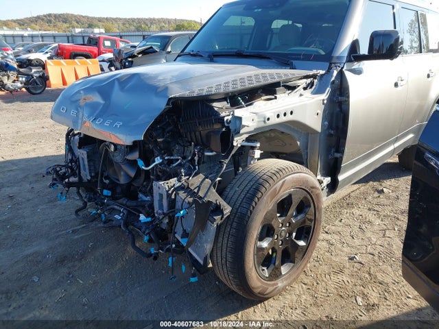 SALEJ7EU4R2338440 Land Rover Defender 110 P400 S