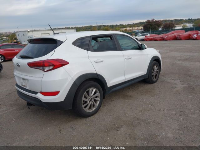 KM8J23A43HU403715 Hyundai TUCSON SE