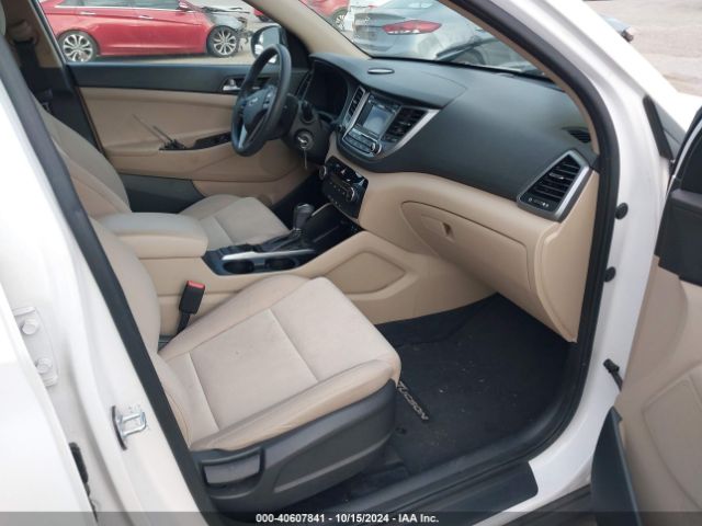 KM8J23A43HU403715 Hyundai TUCSON SE