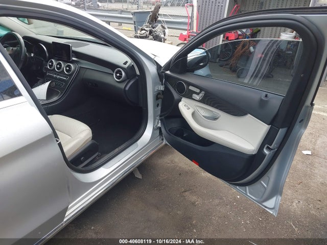WDDWF4JB0HR221658 Mercedes-Benz C 300 Luxury/sport