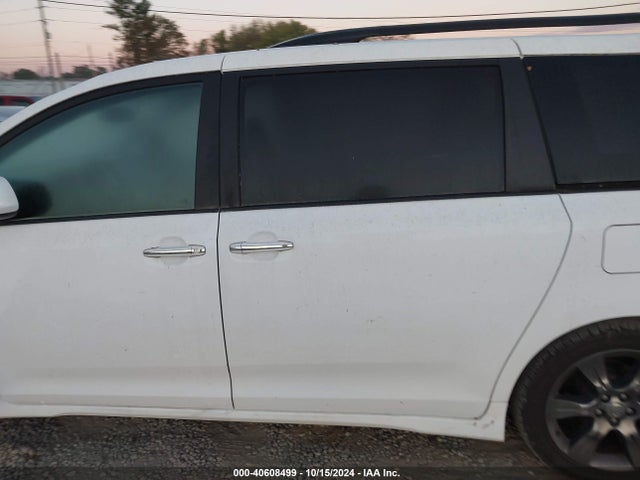 Toyota SIENNA SE 2016 5TDXK3DC6GS718898 Image 14