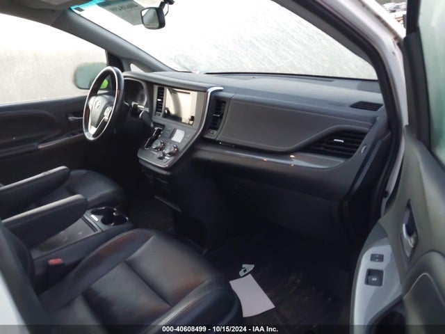 5TDXK3DC6GS718898 Toyota SIENNA SE