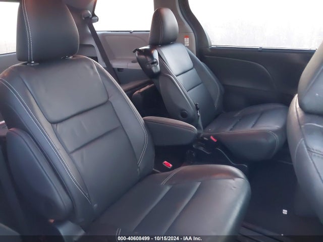 5TDXK3DC6GS718898 Toyota SIENNA SE