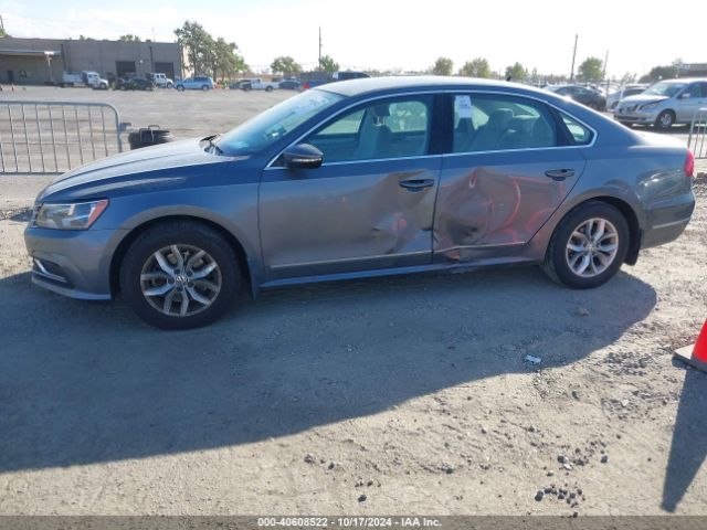 1VWAT7A35HC011841 Volkswagen Passat 1.8t S