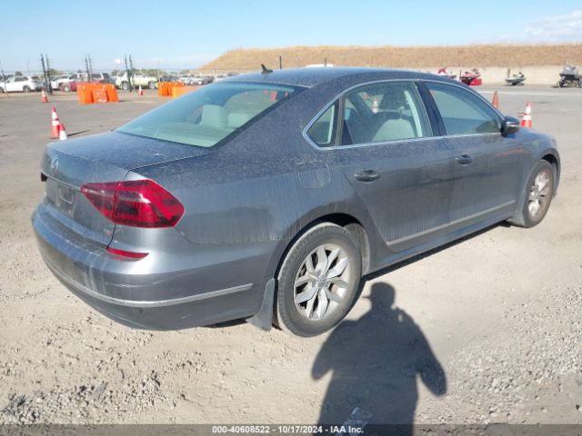 1VWAT7A35HC011841 Volkswagen Passat 1.8t S