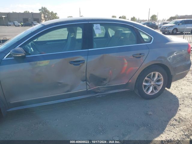 1VWAT7A35HC011841 Volkswagen Passat 1.8t S