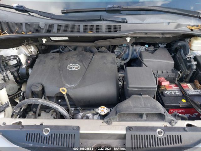 5TDYZ3DC4HS832531 Toyota Sienna Xle 8 Passenger