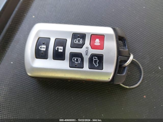 5TDYZ3DC4HS832531 Toyota Sienna Xle 8 Passenger