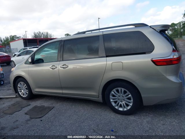 5TDYZ3DC4HS832531 Toyota Sienna Xle 8 Passenger