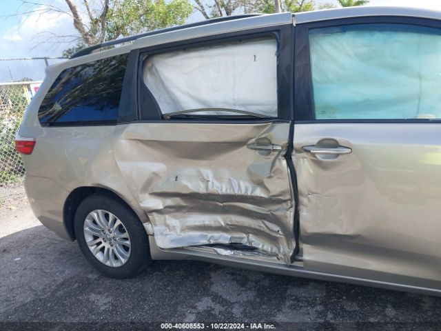 5TDYZ3DC4HS832531 Toyota Sienna Xle 8 Passenger