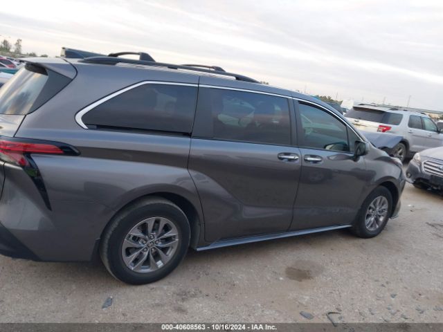 5TDYRKEC3NS132665 Toyota SIENNA XLE