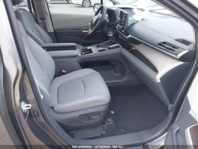 5TDYRKEC3NS132665 Toyota SIENNA XLE