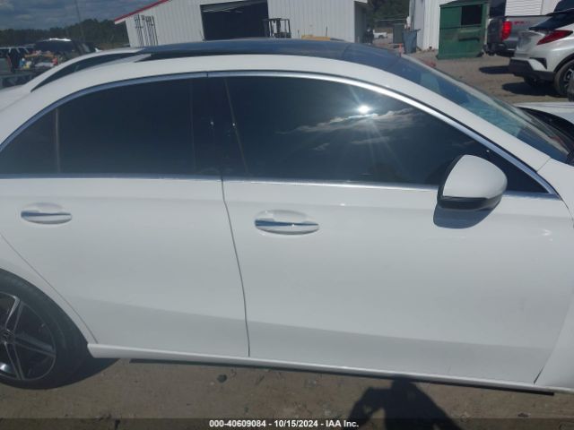 WDD3G4EB2KW029449 Mercedes-Benz A 220