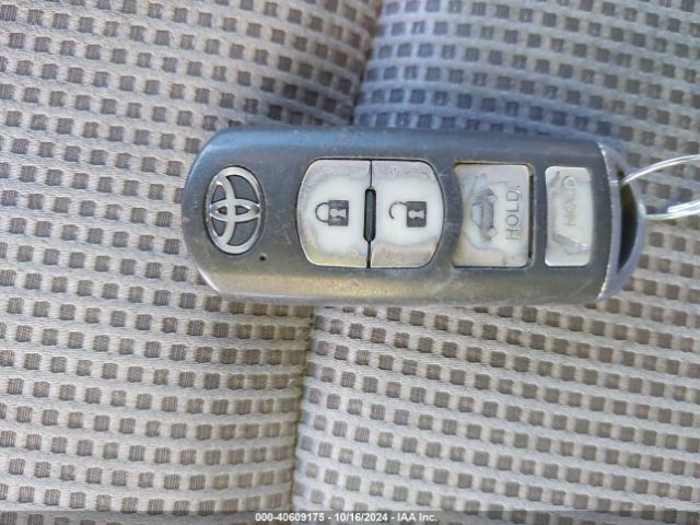 3MYDLBYV3KY500300 Toyota YARIS LE