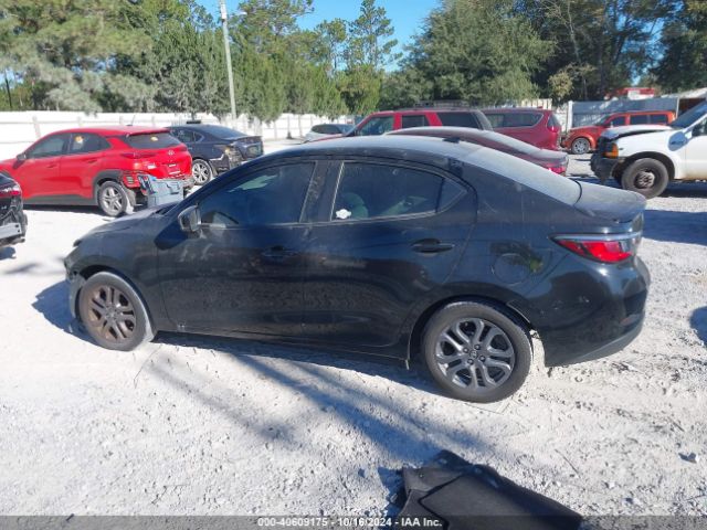 3MYDLBYV3KY500300 Toyota YARIS LE