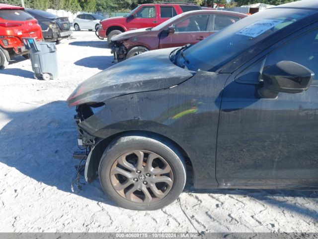3MYDLBYV3KY500300 Toyota YARIS LE