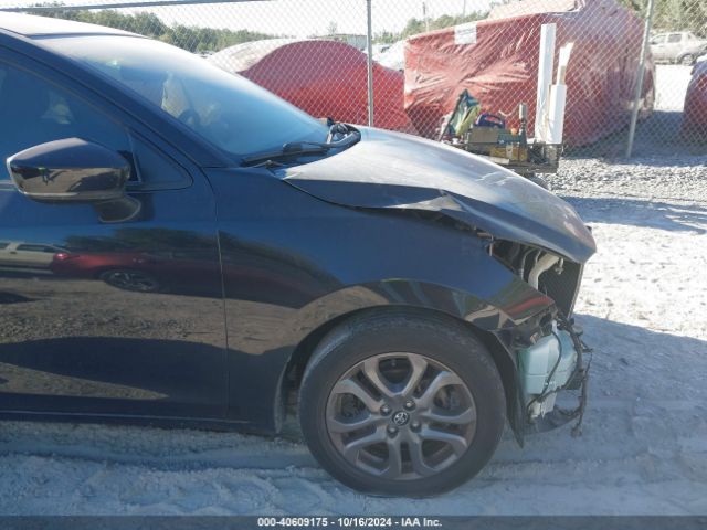 3MYDLBYV3KY500300 Toyota YARIS LE