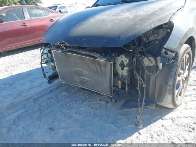 3MYDLBYV3KY500300 Toyota YARIS LE