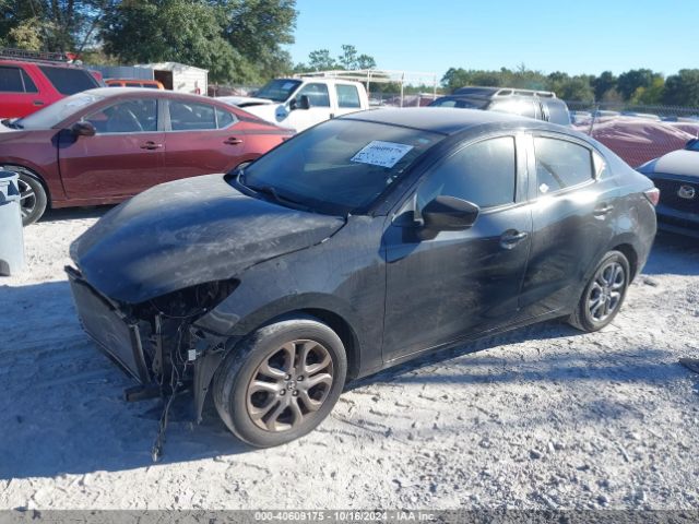3MYDLBYV3KY500300 Toyota YARIS LE